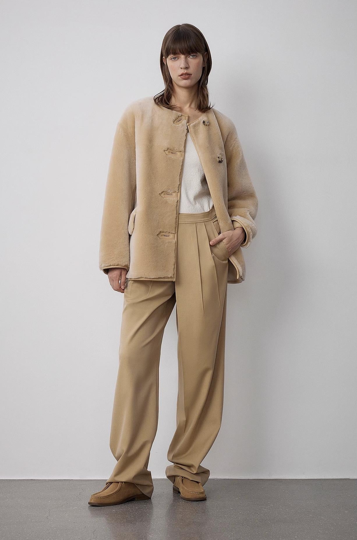 "Retro Time" Merino women's winter short round neck sheepskin jacket